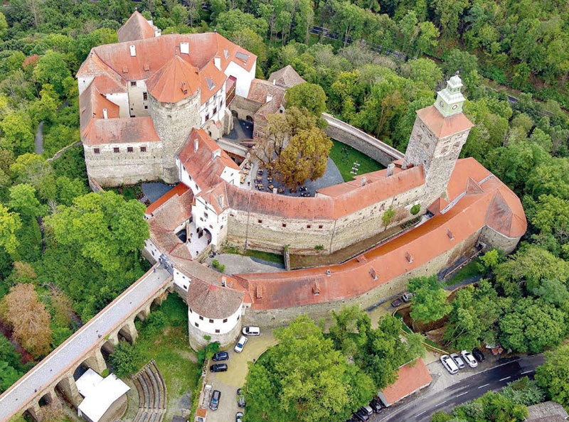 Schloss aus der Vogelperspektive